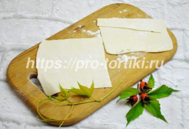 Пирожки из слоеного теста с сыром и курицей, рецепт с фото — Вкусо.ру