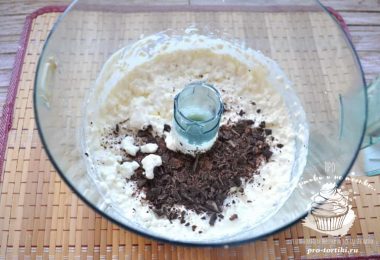 Пирог из песочного теста с клубникой